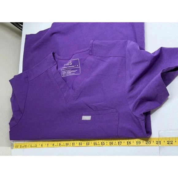 Figs Scrub Shirt Mens Small Purple Leon Three Pocket Technical Collection Doctor - Picture 6 of 7